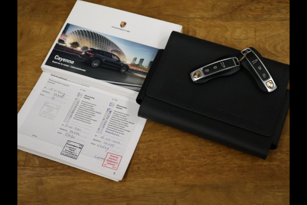 Porsche Cayenne 3.0 E-Hybrid [SPORT CHRONO, ADAPTIEVE LUCHTVERING, HEAD-UP, SOFT CLOSE, BURMESTER 3D, KEYLESS, SFEERVERLICHTING, TREKHAAK, STOELVENTILATIE, PDLS, SPORTUITLAAT, NIEUWSTAAT]