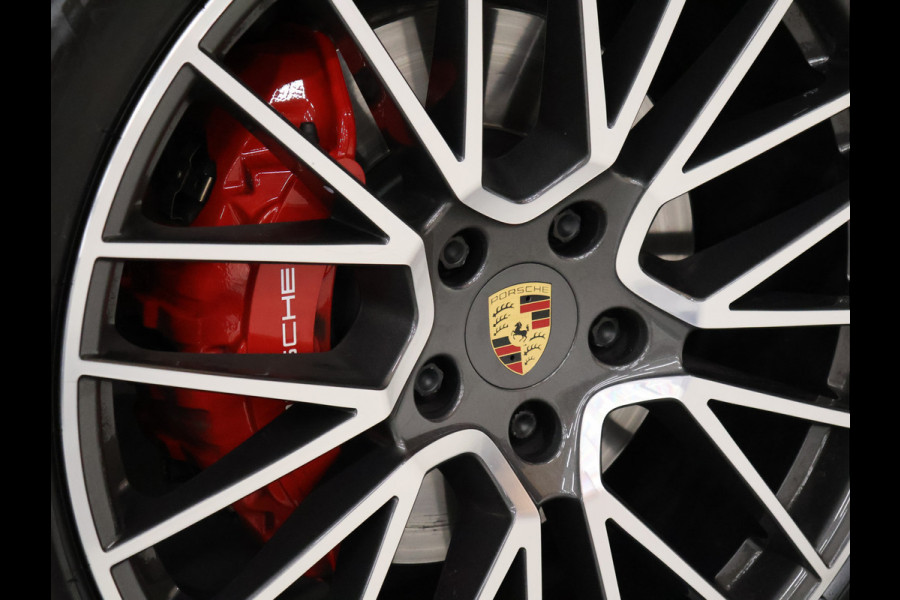 Porsche Cayenne 3.0 E-Hybrid [SPORT CHRONO, ADAPTIEVE LUCHTVERING, HEAD-UP, SOFT CLOSE, BURMESTER 3D, KEYLESS, SFEERVERLICHTING, TREKHAAK, STOELVENTILATIE, PDLS, SPORTUITLAAT, NIEUWSTAAT]