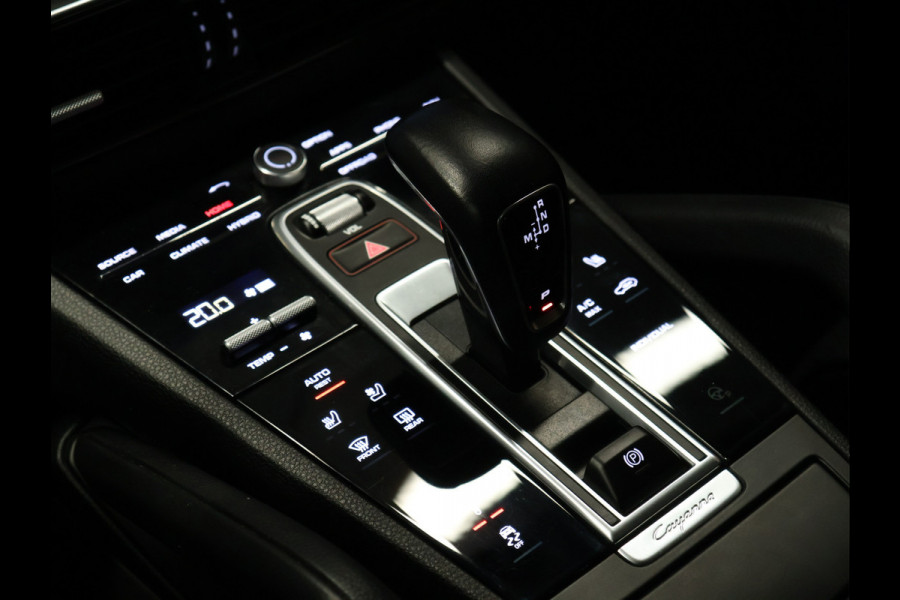 Porsche Cayenne 3.0 E-Hybrid [SPORT CHRONO, ADAPTIEVE LUCHTVERING, HEAD-UP, SOFT CLOSE, BURMESTER 3D, KEYLESS, SFEERVERLICHTING, TREKHAAK, STOELVENTILATIE, PDLS, SPORTUITLAAT, NIEUWSTAAT]