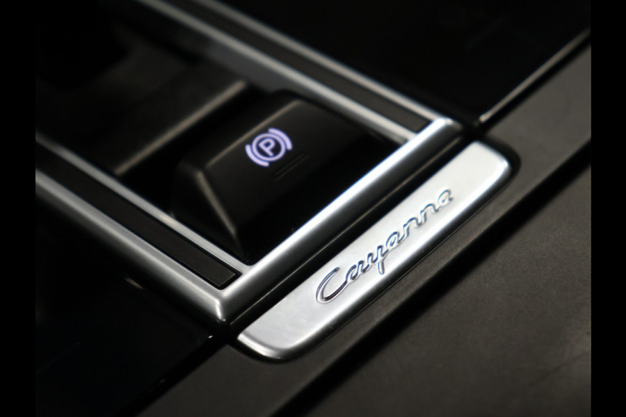 Porsche Cayenne 3.0 E-Hybrid [SPORT CHRONO, ADAPTIEVE LUCHTVERING, HEAD-UP, SOFT CLOSE, BURMESTER 3D, KEYLESS, SFEERVERLICHTING, TREKHAAK, STOELVENTILATIE, PDLS, SPORTUITLAAT, NIEUWSTAAT]