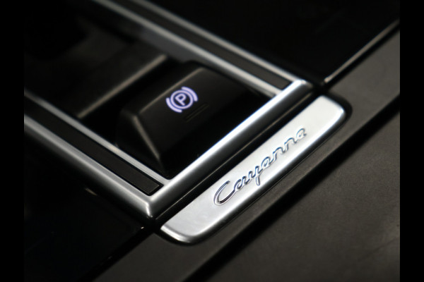 Porsche Cayenne 3.0 E-Hybrid [SPORT CHRONO, ADAPTIEVE LUCHTVERING, HEAD-UP, SOFT CLOSE, BURMESTER 3D, KEYLESS, SFEERVERLICHTING, TREKHAAK, STOELVENTILATIE, PDLS, SPORTUITLAAT, NIEUWSTAAT]