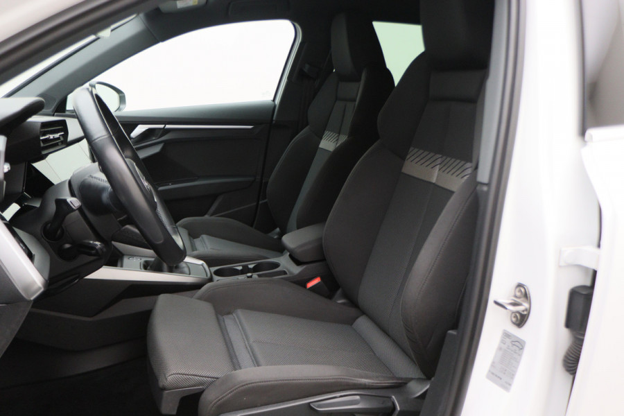 Audi A3 Sportback 30 TFSI Business edition Virtual Cockpit, Climate, Cruise, Apple Carplay, DAB, LED, Trekhaak, 17''