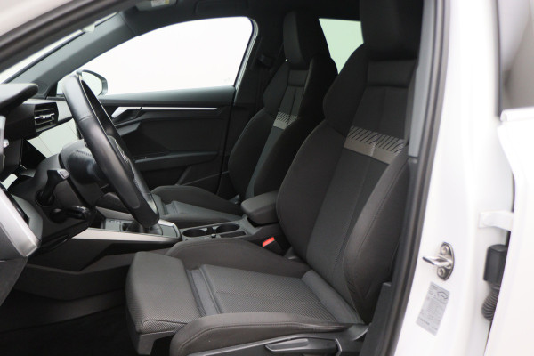 Audi A3 Sportback 30 TFSI Business edition Virtual Cockpit, Climate, Cruise, Apple Carplay, DAB, LED, Trekhaak, 17''