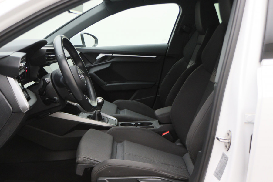 Audi A3 Sportback 30 TFSI Business edition Virtual Cockpit, Climate, Cruise, Apple Carplay, DAB, LED, Trekhaak, 17''