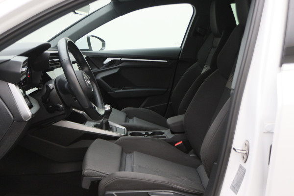 Audi A3 Sportback 30 TFSI Business edition Virtual Cockpit, Climate, Cruise, Apple Carplay, DAB, LED, Trekhaak, 17''