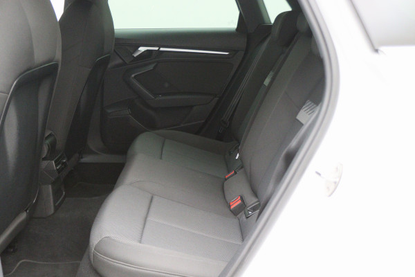 Audi A3 Sportback 30 TFSI Business edition Virtual Cockpit, Climate, Cruise, Apple Carplay, DAB, LED, Trekhaak, 17''