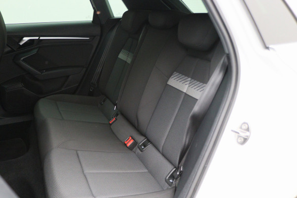 Audi A3 Sportback 30 TFSI Business edition Virtual Cockpit, Climate, Cruise, Apple Carplay, DAB, LED, Trekhaak, 17''