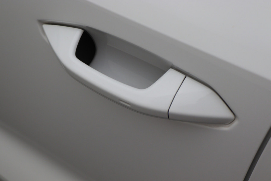 Audi A3 Sportback 30 TFSI Business edition Virtual Cockpit, Climate, Cruise, Apple Carplay, DAB, LED, Trekhaak, 17''