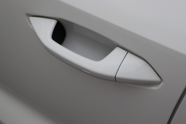 Audi A3 Sportback 30 TFSI Business edition Virtual Cockpit, Climate, Cruise, Apple Carplay, DAB, LED, Trekhaak, 17''