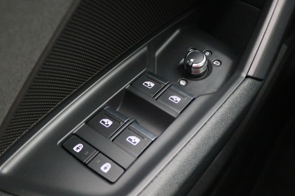 Audi A3 Sportback 30 TFSI Business edition Virtual Cockpit, Climate, Cruise, Apple Carplay, DAB, LED, Trekhaak, 17''