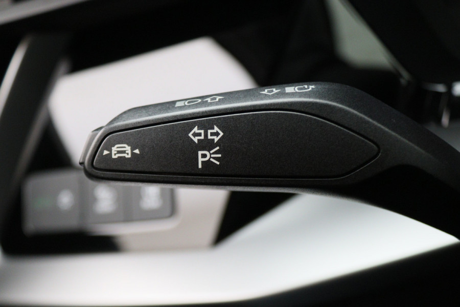 Audi A3 Sportback 30 TFSI Business edition Virtual Cockpit, Climate, Cruise, Apple Carplay, DAB, LED, Trekhaak, 17''