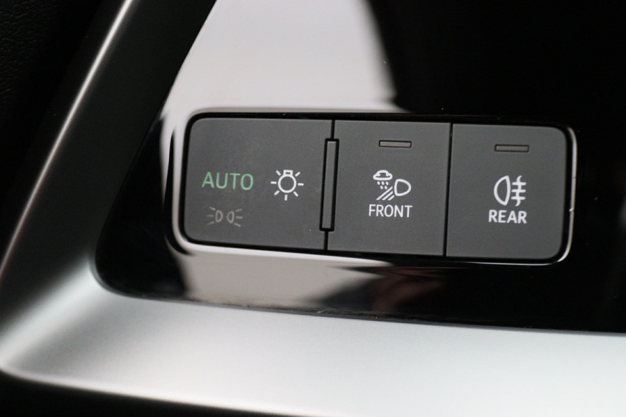 Audi A3 Sportback 30 TFSI Business edition Virtual Cockpit, Climate, Cruise, Apple Carplay, DAB, LED, Trekhaak, 17''