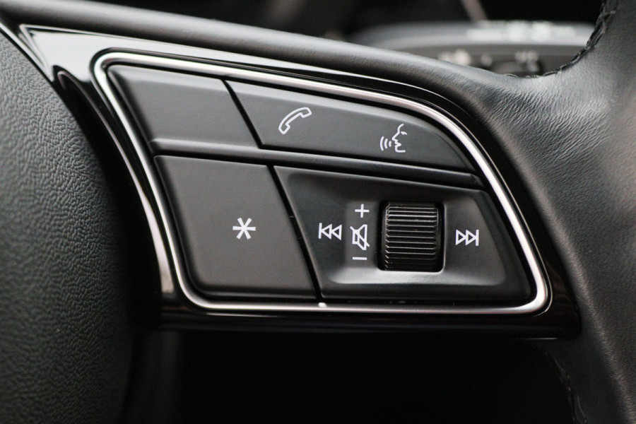 Audi A3 Sportback 30 TFSI Business edition Virtual Cockpit, Climate, Cruise, Apple Carplay, DAB, LED, Trekhaak, 17''