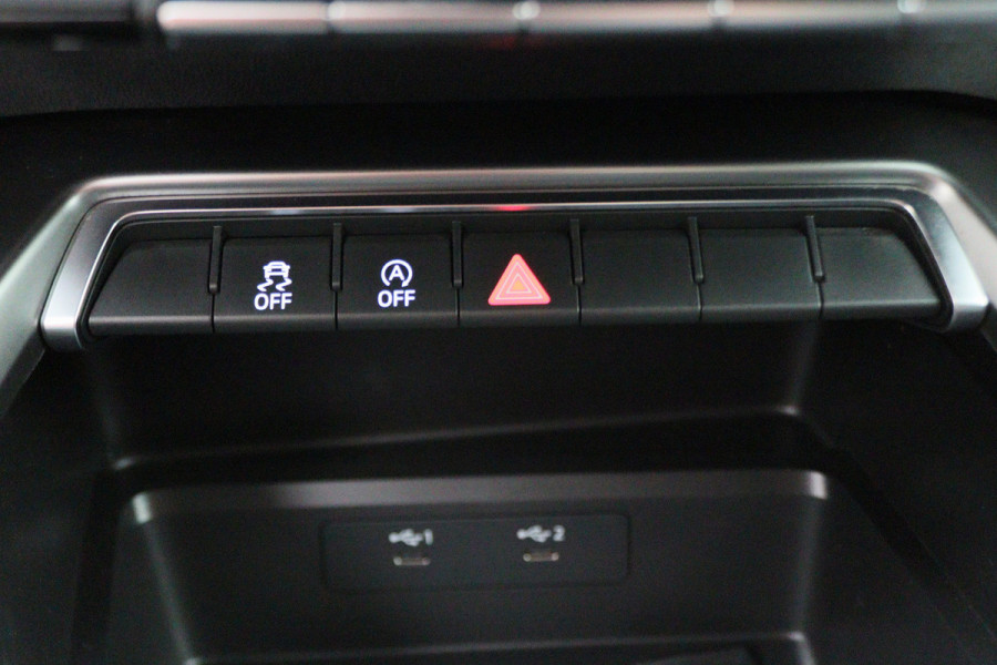 Audi A3 Sportback 30 TFSI Business edition Virtual Cockpit, Climate, Cruise, Apple Carplay, DAB, LED, Trekhaak, 17''