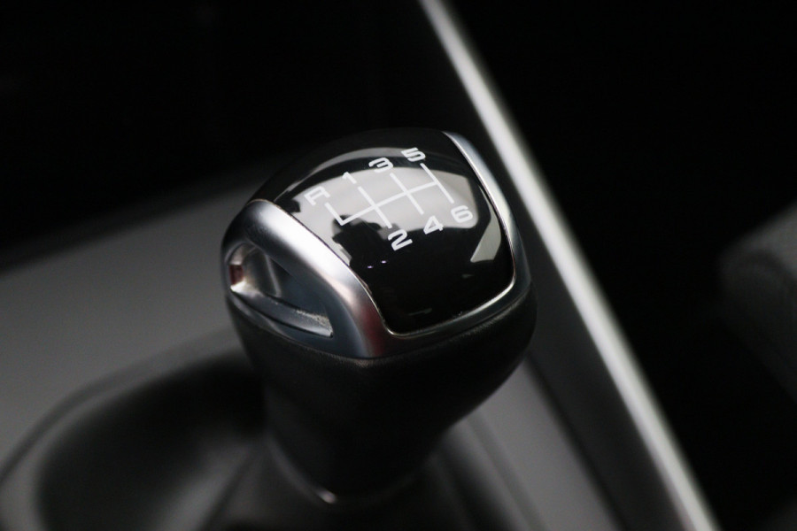 Audi A3 Sportback 30 TFSI Business edition Virtual Cockpit, Climate, Cruise, Apple Carplay, DAB, LED, Trekhaak, 17''