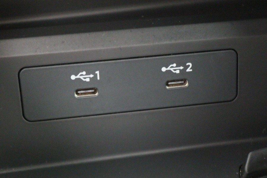 Audi A3 Sportback 30 TFSI Business edition Virtual Cockpit, Climate, Cruise, Apple Carplay, DAB, LED, Trekhaak, 17''