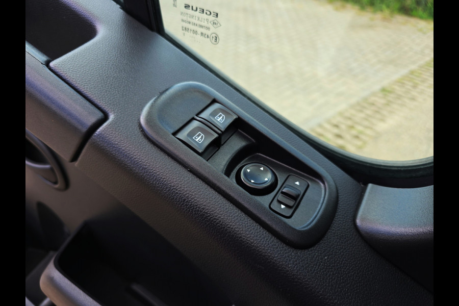 Renault Master T35 2.3 dCi Lowliner - 145 Pk - Euro 6 - Navi - ParkeerCamera - Airco - Cruise Control