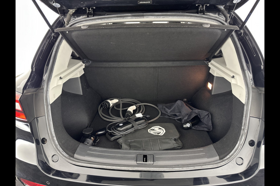 MG ZS EV Luxury 45 kWh (INCL-BTW) *PANO | FULL-LEATHER | CCS-FASTLOADER | KEYLESS | NAVI-FULLMAP | ADAPTIVE-CRUISE | CAMERA | HEATED-SPORTSEATS | CARPLAY | BLINDSPOT | DAB | LANE-ASSIST | 17"ALU*