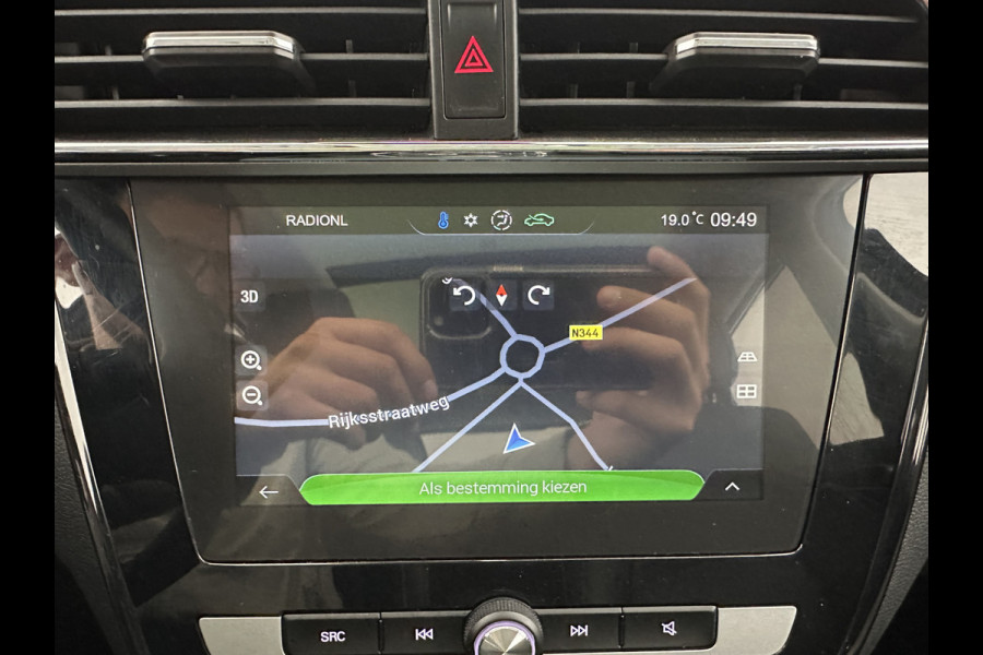 MG ZS EV Luxury 45 kWh (INCL-BTW) *PANO | FULL-LEATHER | CCS-FASTLOADER | KEYLESS | NAVI-FULLMAP | ADAPTIVE-CRUISE | CAMERA | HEATED-SPORTSEATS | CARPLAY | BLINDSPOT | DAB | LANE-ASSIST | 17"ALU*