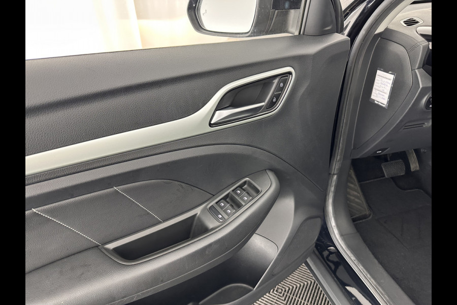 MG ZS EV Luxury 45 kWh (INCL-BTW) *PANO | FULL-LEATHER | CCS-FASTLOADER | KEYLESS | NAVI-FULLMAP | ADAPTIVE-CRUISE | CAMERA | HEATED-SPORTSEATS | CARPLAY | BLINDSPOT | DAB | LANE-ASSIST | 17"ALU*
