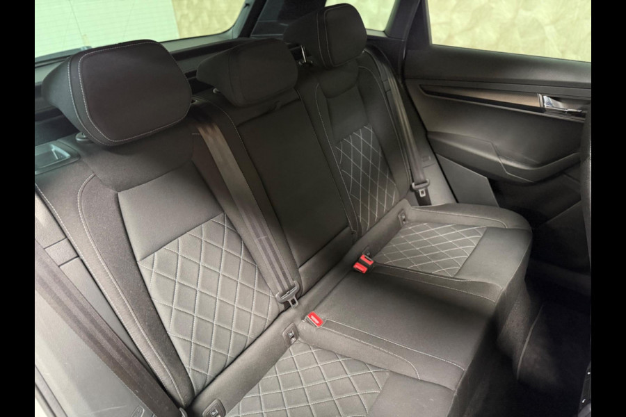 Škoda Karoq 2.0 TSI 4x4 Sportline Business | BTW | Nardo | Pano | Keyless | Trekhaak | 360 Camera | Sfeerverlichting