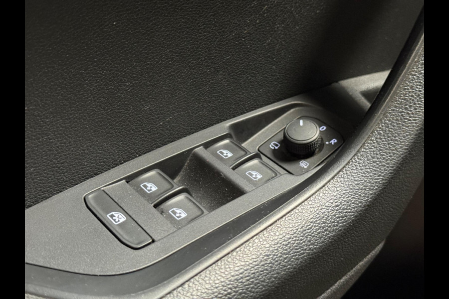 Škoda Karoq 2.0 TSI 4x4 Sportline Business | BTW | Nardo | Pano | Keyless | Trekhaak | 360 Camera | Sfeerverlichting