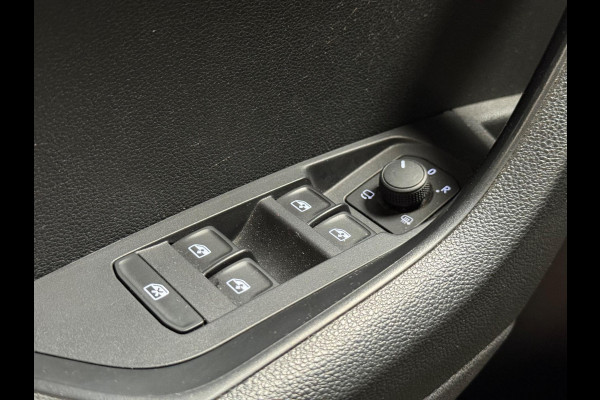 Škoda Karoq 2.0 TSI 4x4 Sportline Business | BTW | Nardo | Pano | Keyless | Trekhaak | 360 Camera | Sfeerverlichting