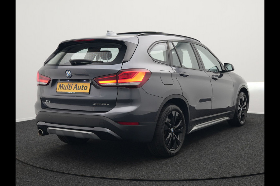 BMW X1 xDrive25e X Line Shadow Plug In Hybrid 221pk Dealer O.H. PHEV | Panodak | Sportstoelen Verwarmd | Sfeerverlichting | Head Up | Navigatie | Cruise Control | LED Koplampen | M-Stuur | Stoelverwarming | DAB |