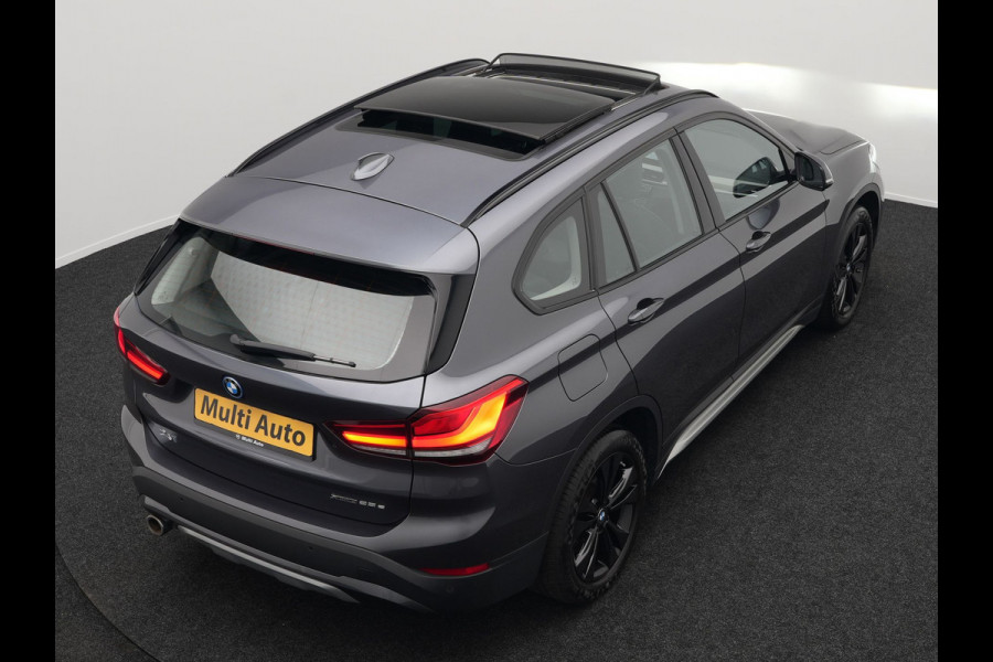 BMW X1 xDrive25e X Line Shadow Plug In Hybrid 221pk Dealer O.H. PHEV | Panodak | Sportstoelen Verwarmd | Sfeerverlichting | Head Up | Navigatie | Cruise Control | LED Koplampen | M-Stuur | Stoelverwarming | DAB |
