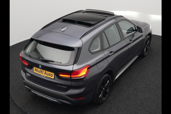 BMW X1 xDrive25e X Line Shadow Plug In Hybrid 221pk Dealer O.H. PHEV | Panodak | Sportstoelen Verwarmd | Sfeerverlichting | Head Up | Navigatie | Cruise Control | LED Koplampen | M-Stuur | Stoelverwarming | DAB |