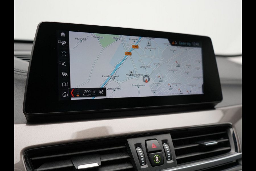 BMW X1 xDrive25e X Line Shadow Plug In Hybrid 221pk Dealer O.H. PHEV | Panodak | Sportstoelen Verwarmd | Sfeerverlichting | Head Up | Navigatie | Cruise Control | LED Koplampen | M-Stuur | Stoelverwarming | DAB |