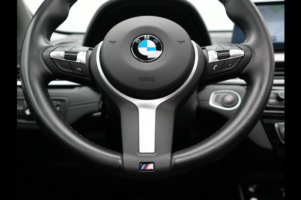 BMW X1 xDrive25e X Line Shadow Plug In Hybrid 221pk Dealer O.H. PHEV | Panodak | Sportstoelen Verwarmd | Sfeerverlichting | Head Up | Navigatie | Cruise Control | LED Koplampen | M-Stuur | Stoelverwarming | DAB |
