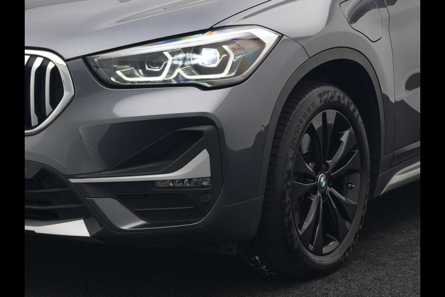BMW X1 xDrive25e X Line Shadow Plug In Hybrid 221pk Dealer O.H. PHEV | Panodak | Sportstoelen Verwarmd | Sfeerverlichting | Head Up | Navigatie | Cruise Control | LED Koplampen | M-Stuur | Stoelverwarming | DAB |