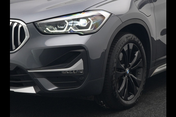 BMW X1 xDrive25e X Line Shadow Plug In Hybrid 221pk Dealer O.H. PHEV | Panodak | Sportstoelen Verwarmd | Sfeerverlichting | Head Up | Navigatie | Cruise Control | LED Koplampen | M-Stuur | Stoelverwarming | DAB |