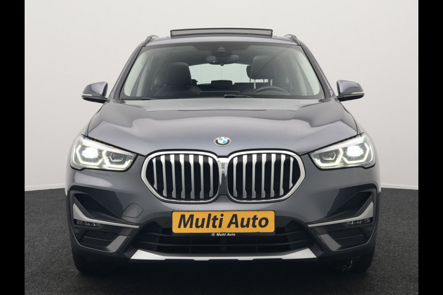BMW X1 xDrive25e X Line Shadow Plug In Hybrid 221pk Dealer O.H. PHEV | Panodak | Sportstoelen Verwarmd | Sfeerverlichting | Head Up | Navigatie | Cruise Control | LED Koplampen | M-Stuur | Stoelverwarming | DAB |