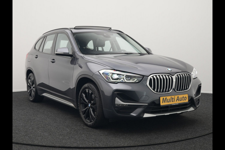 BMW X1 xDrive25e X Line Shadow Plug In Hybrid 221pk Dealer O.H. PHEV | Panodak | Sportstoelen Verwarmd | Sfeerverlichting | Head Up | Navigatie | Cruise Control | LED Koplampen | M-Stuur | Stoelverwarming | DAB |