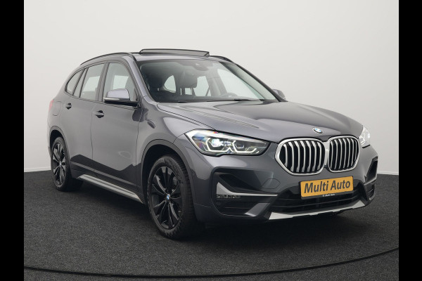 BMW X1 xDrive25e X Line Shadow Plug In Hybrid 221pk Dealer O.H. PHEV | Panodak | Sportstoelen Verwarmd | Sfeerverlichting | Head Up | Navigatie | Cruise Control | LED Koplampen | M-Stuur | Stoelverwarming | DAB |