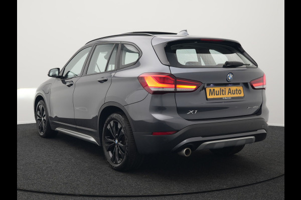 BMW X1 xDrive25e X Line Shadow Plug In Hybrid 221pk Dealer O.H. PHEV | Panodak | Sportstoelen Verwarmd | Sfeerverlichting | Head Up | Navigatie | Cruise Control | LED Koplampen | M-Stuur | Stoelverwarming | DAB |