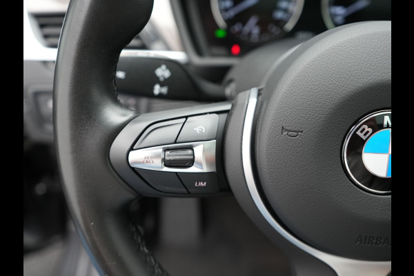 BMW X1 xDrive25e X Line Shadow Plug In Hybrid 221pk Dealer O.H. PHEV | Panodak | Sportstoelen Verwarmd | Sfeerverlichting | Head Up | Navigatie | Cruise Control | LED Koplampen | M-Stuur | Stoelverwarming | DAB |