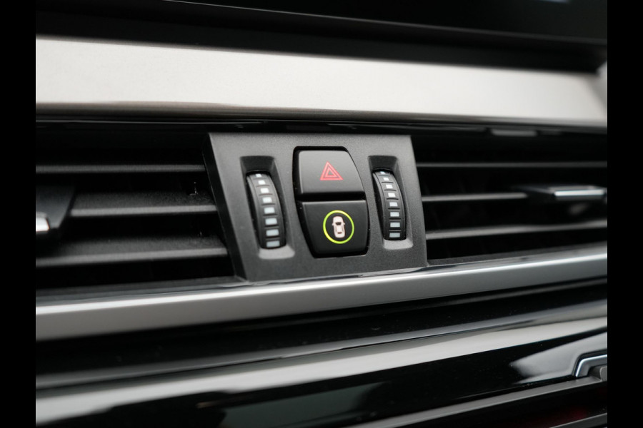 BMW X1 xDrive25e X Line Shadow Plug In Hybrid 221pk Dealer O.H. PHEV | Panodak | Sportstoelen Verwarmd | Sfeerverlichting | Head Up | Navigatie | Cruise Control | LED Koplampen | M-Stuur | Stoelverwarming | DAB |