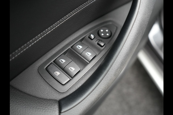 BMW X1 xDrive25e X Line Shadow Plug In Hybrid 221pk Dealer O.H. PHEV | Panodak | Sportstoelen Verwarmd | Sfeerverlichting | Head Up | Navigatie | Cruise Control | LED Koplampen | M-Stuur | Stoelverwarming | DAB |