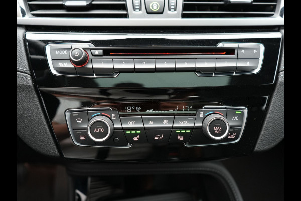 BMW X1 xDrive25e X Line Shadow Plug In Hybrid 221pk Dealer O.H. PHEV | Panodak | Sportstoelen Verwarmd | Sfeerverlichting | Head Up | Navigatie | Cruise Control | LED Koplampen | M-Stuur | Stoelverwarming | DAB |