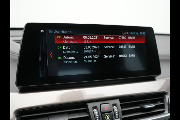 BMW X1 xDrive25e X Line Shadow Plug In Hybrid 221pk Dealer O.H. PHEV | Panodak | Sportstoelen Verwarmd | Sfeerverlichting | Head Up | Navigatie | Cruise Control | LED Koplampen | M-Stuur | Stoelverwarming | DAB |