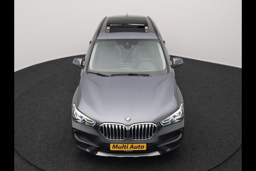 BMW X1 xDrive25e X Line Shadow Plug In Hybrid 221pk Dealer O.H. PHEV | Panodak | Sportstoelen Verwarmd | Sfeerverlichting | Head Up | Navigatie | Cruise Control | LED Koplampen | M-Stuur | Stoelverwarming | DAB |