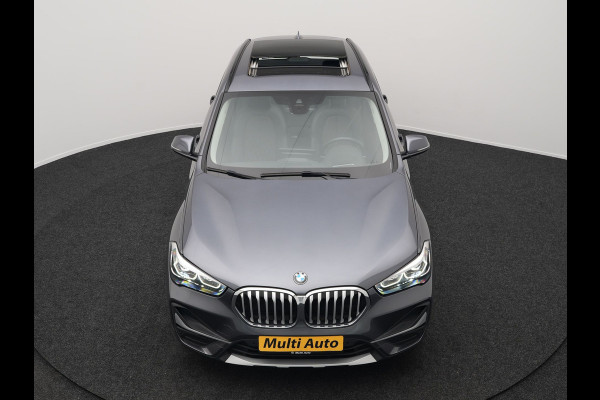 BMW X1 xDrive25e X Line Shadow Plug In Hybrid 221pk Dealer O.H. PHEV | Panodak | Sportstoelen Verwarmd | Sfeerverlichting | Head Up | Navigatie | Cruise Control | LED Koplampen | M-Stuur | Stoelverwarming | DAB |