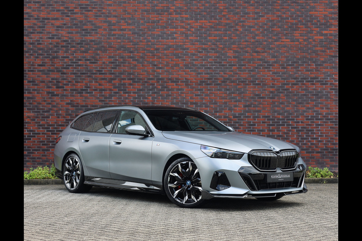 BMW 5 Serie Touring 530e Touring | M performance - Pano - Trekhaak BMW 5 Serie Touring 530e Touring | M performance - Pano - Trekhaak