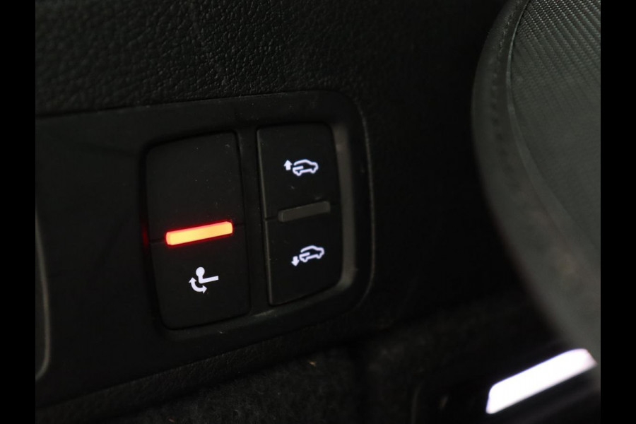 Audi Q5 50 TFSIe quattro S edition | Leder | Luchtvering | Stoelverwarming | Trekhaak | Full LED | Keyless | Navigatie | Sportstoelen