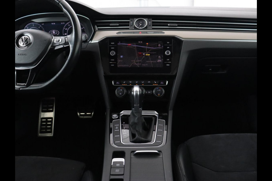 Volkswagen Arteon 2.0 TDI Elegance | Panoramadak | Stoelverwarming | Camera | Leder/Alcantara | Virtual Cockpit | Adaptive cruise | Keyless | LED Plus | Carplay | Navigatie