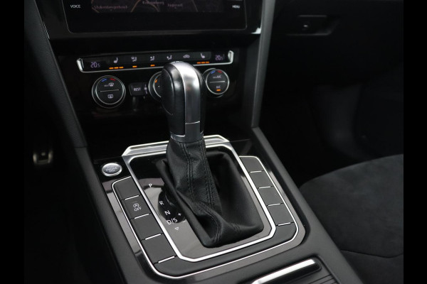 Volkswagen Arteon 2.0 TDI Elegance | Panoramadak | Stoelverwarming | Camera | Leder/Alcantara | Virtual Cockpit | Adaptive cruise | Keyless | LED Plus | Carplay | Navigatie