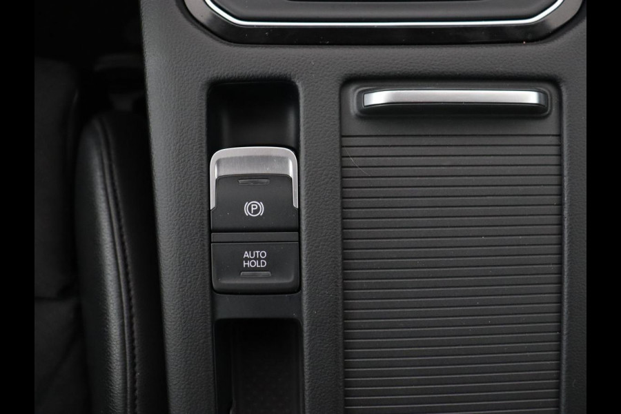 Volkswagen Arteon 2.0 TDI Elegance | Panoramadak | Stoelverwarming | Camera | Leder/Alcantara | Virtual Cockpit | Adaptive cruise | Keyless | LED Plus | Carplay | Navigatie